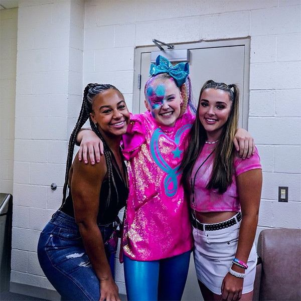 Jojo Siwa Has A Dance Moms Reunion Outside Of The Studio E